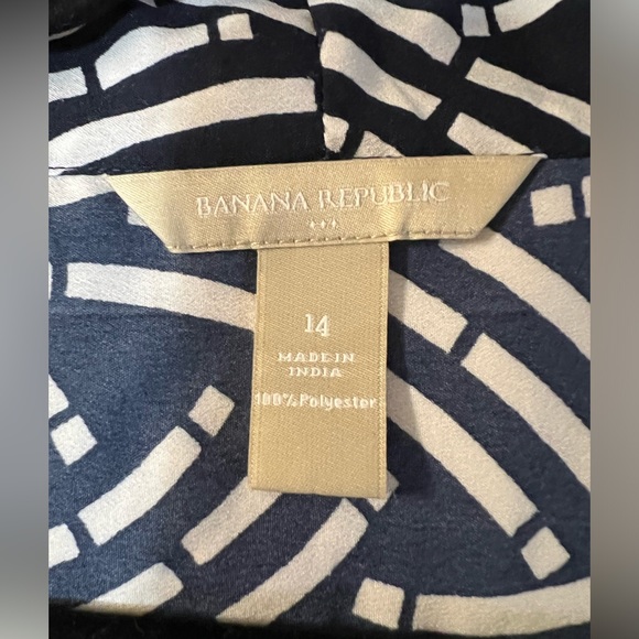 Banana Republic Women’s Printed Blue/White Bow Blouse, size 14 - Picture 7 of 9